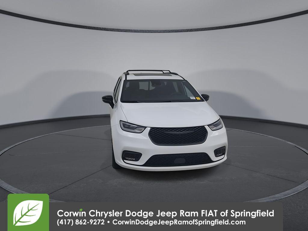 used 2025 Chrysler Pacifica car, priced at $33,300
