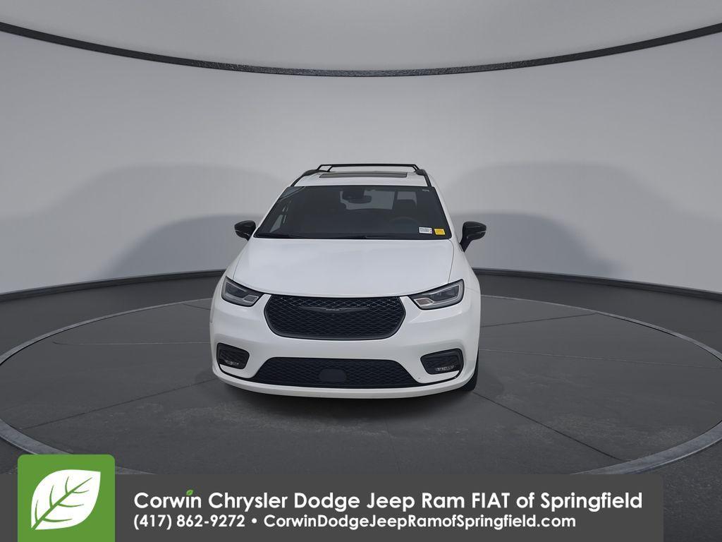 used 2025 Chrysler Pacifica car, priced at $33,300