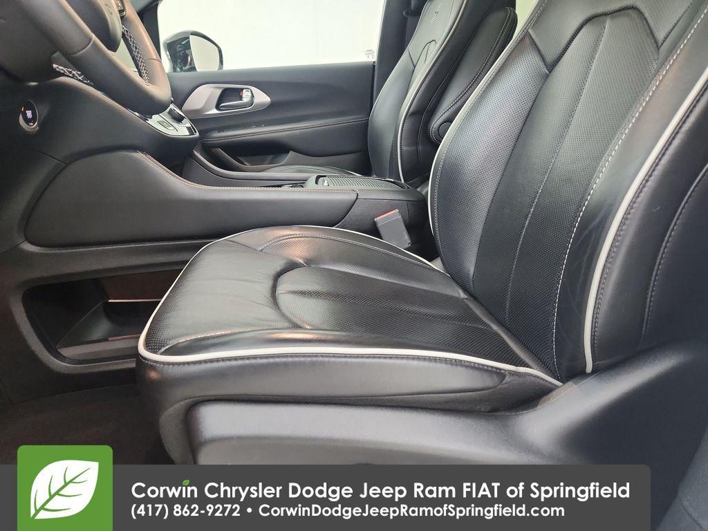 used 2025 Chrysler Pacifica car, priced at $33,300