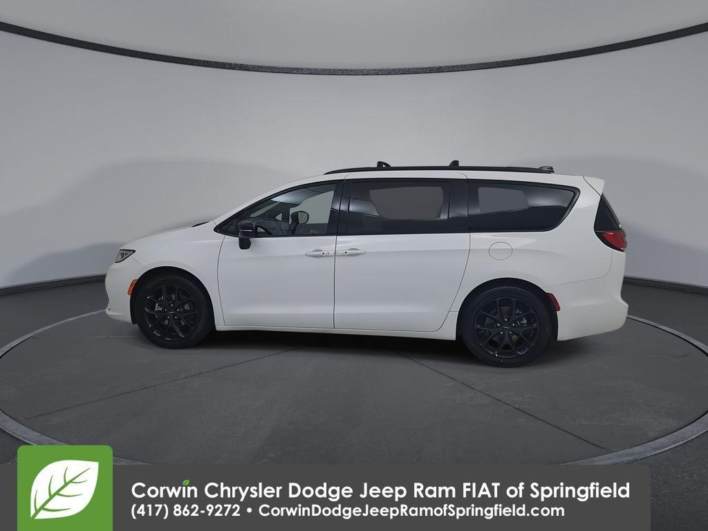 used 2025 Chrysler Pacifica car, priced at $33,300