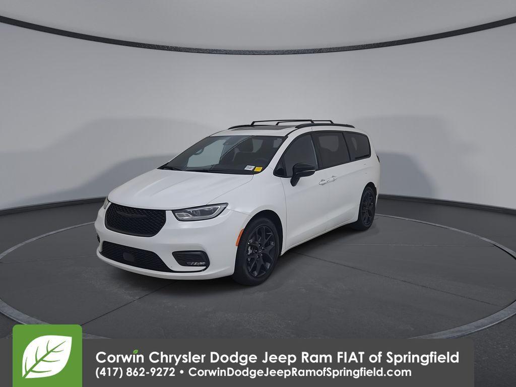 used 2025 Chrysler Pacifica car, priced at $33,300