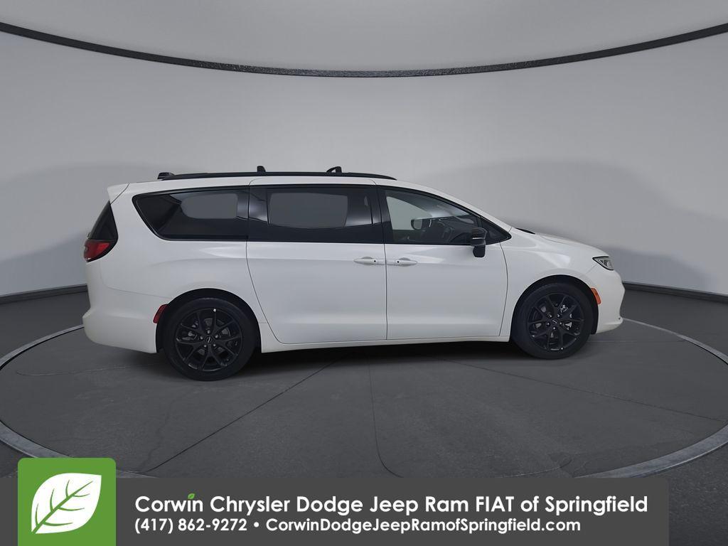 used 2025 Chrysler Pacifica car, priced at $33,300