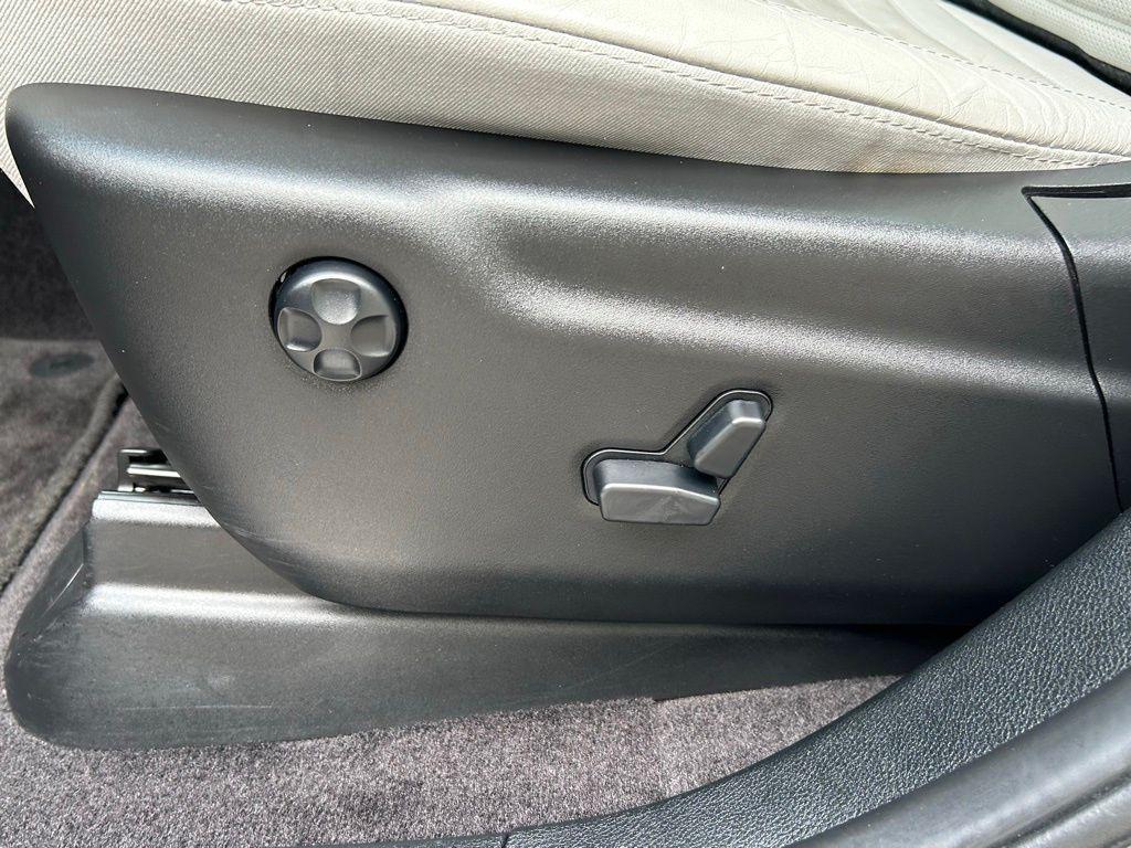 used 2018 Jeep Grand Cherokee car, priced at $18,996