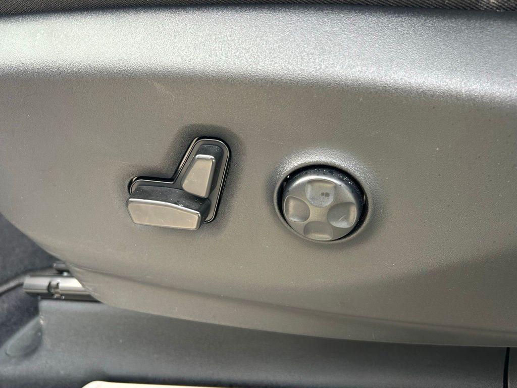 used 2022 Chrysler Pacifica car, priced at $30,977