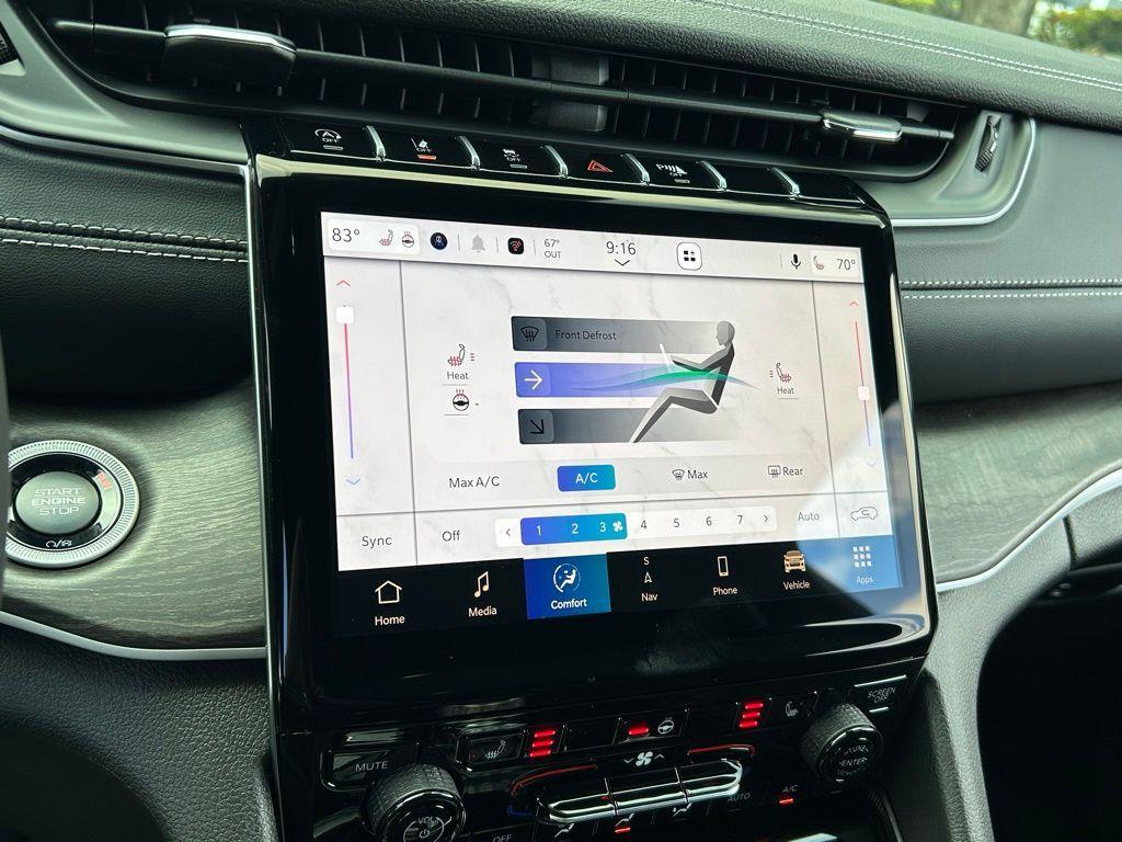 new 2025 Jeep Grand Cherokee car, priced at $41,398