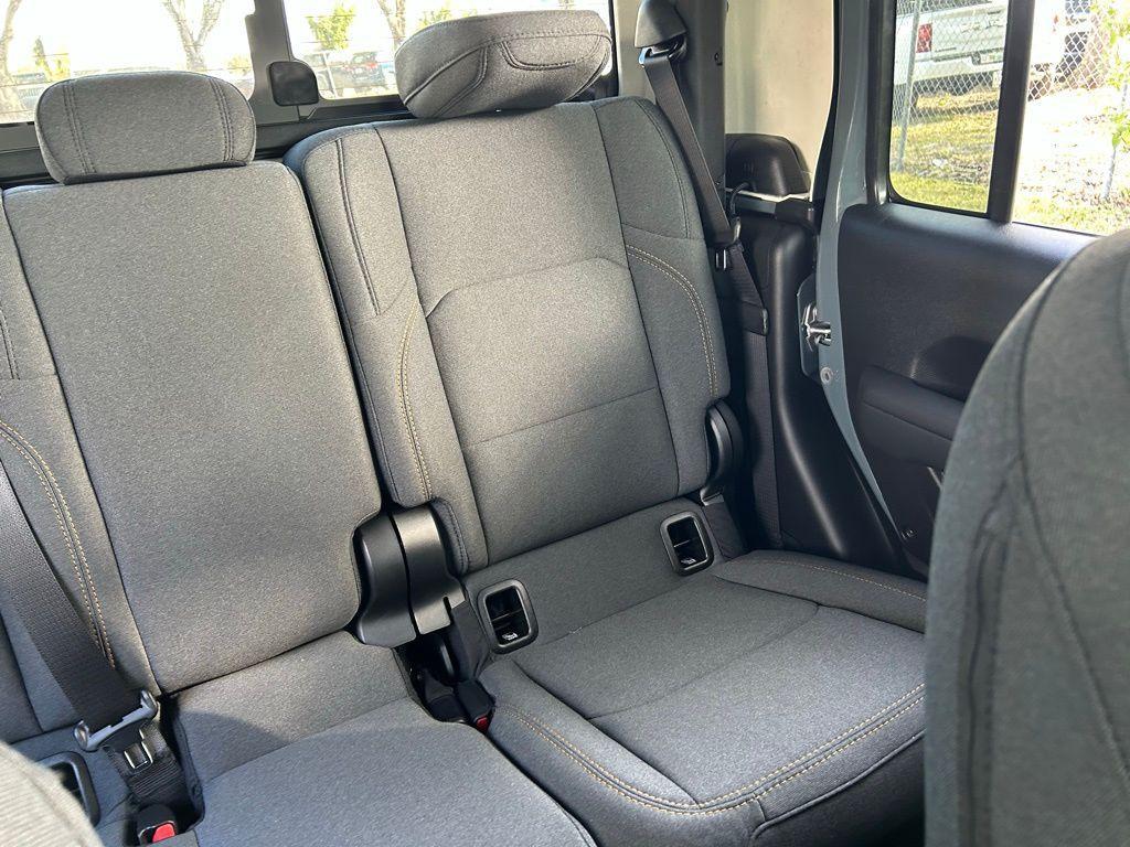 new 2026 Jeep Gladiator car, priced at $44,579