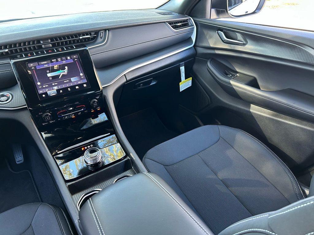 new 2025 Jeep Grand Cherokee L car, priced at $32,879