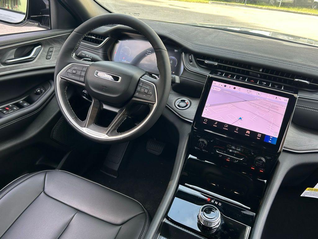 new 2025 Jeep Grand Cherokee car, priced at $39,148