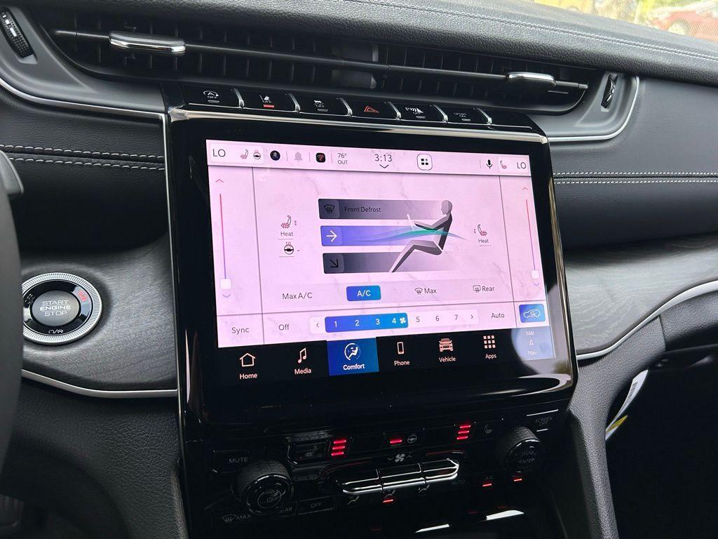 new 2025 Jeep Grand Cherokee car, priced at $39,148