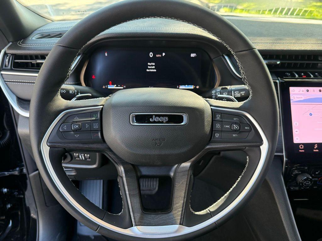 new 2025 Jeep Grand Cherokee car, priced at $39,148