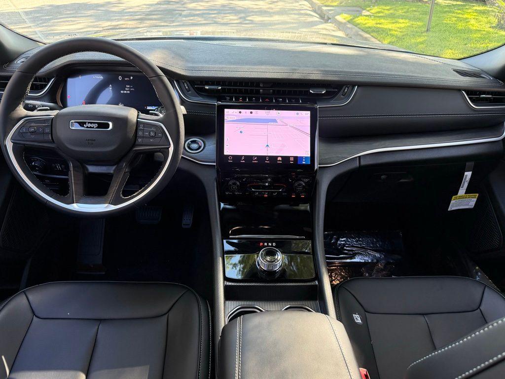 new 2025 Jeep Grand Cherokee car, priced at $39,148