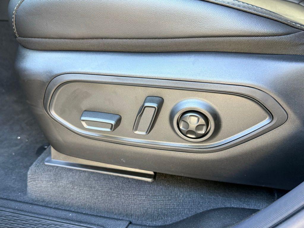 new 2025 Jeep Grand Cherokee car, priced at $39,148