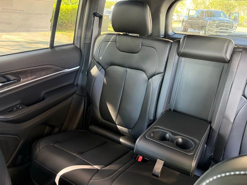 new 2025 Jeep Grand Cherokee car, priced at $39,148