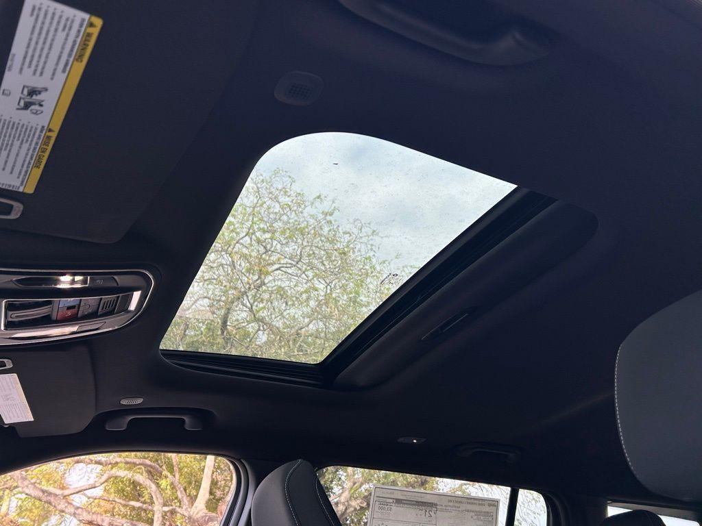 new 2025 Jeep Grand Cherokee L car, priced at $33,880