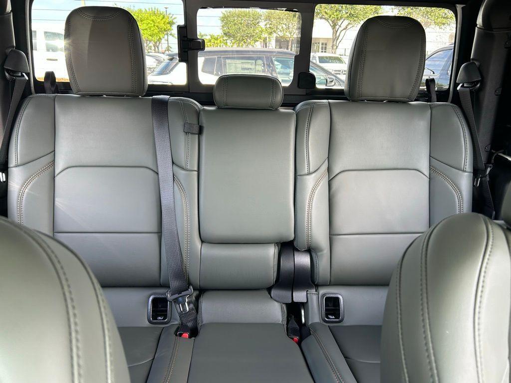 new 2025 Jeep Gladiator car, priced at $50,474