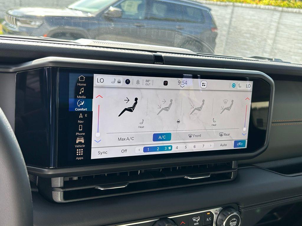 new 2025 Jeep Gladiator car, priced at $50,474