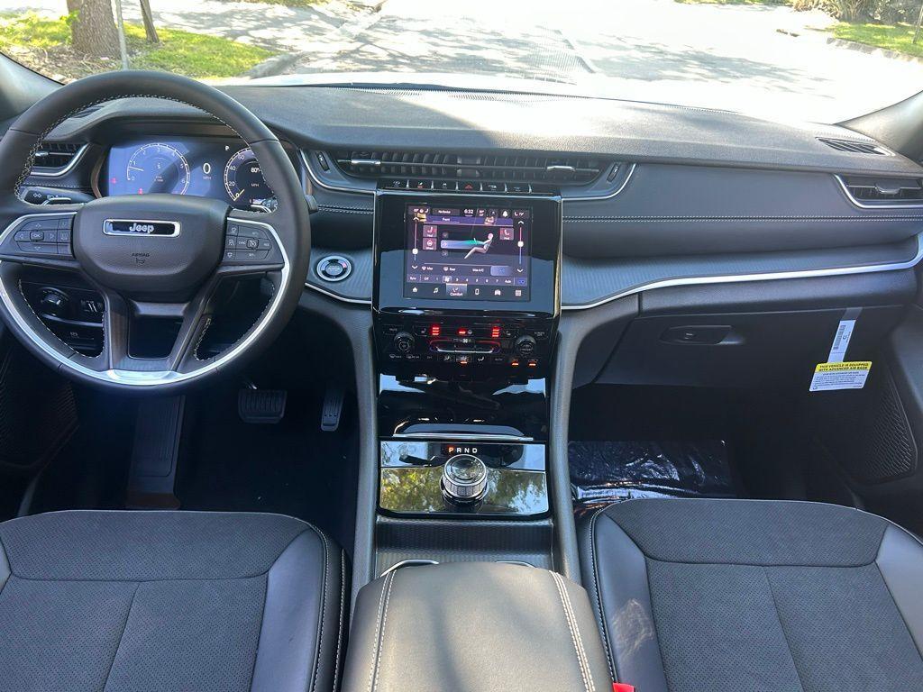 new 2025 Jeep Grand Cherokee L car, priced at $40,300