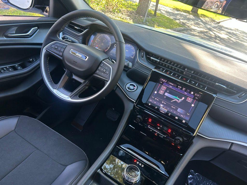 new 2025 Jeep Grand Cherokee L car, priced at $40,300