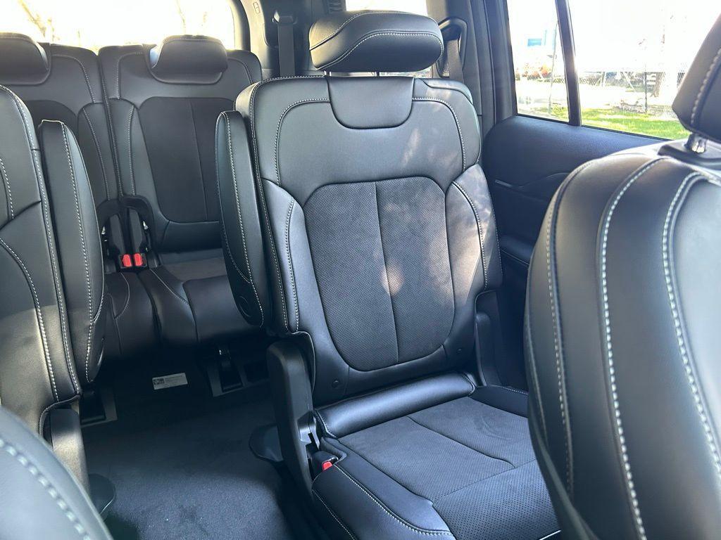 new 2025 Jeep Grand Cherokee L car, priced at $40,300