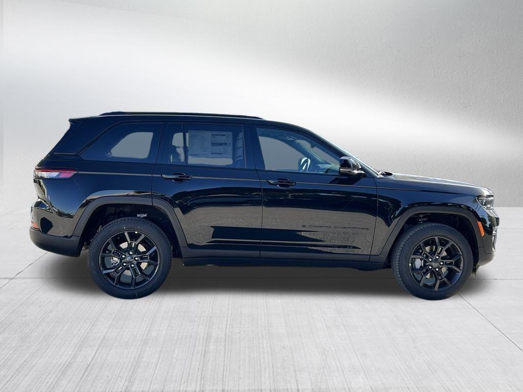 new 2025 Jeep Grand Cherokee car, priced at $44,112