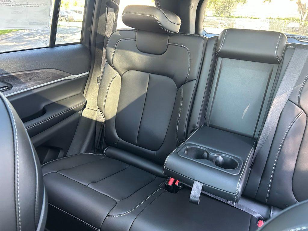 new 2025 Jeep Grand Cherokee car, priced at $44,112