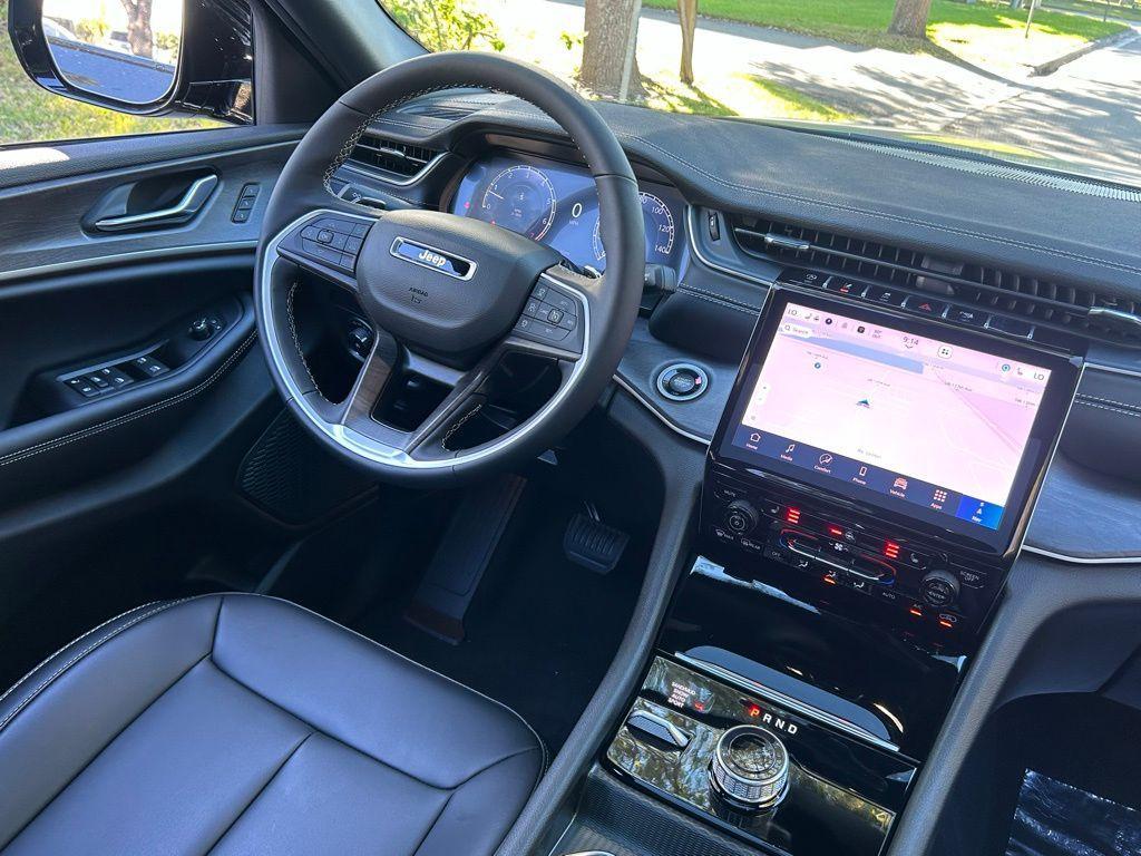 new 2025 Jeep Grand Cherokee car, priced at $44,112