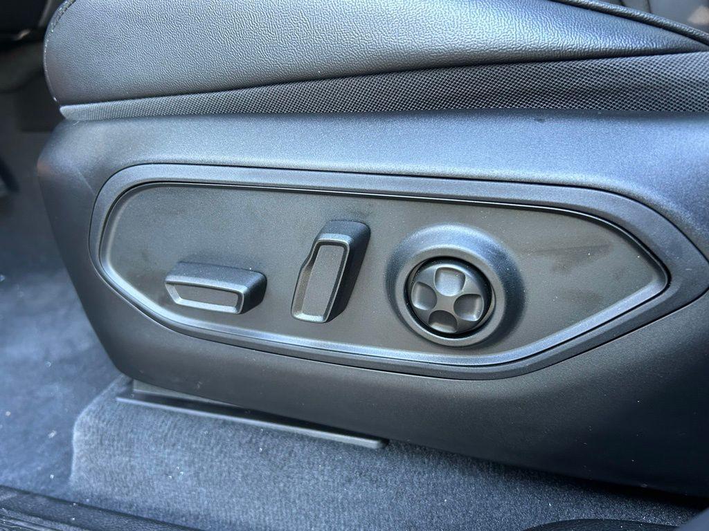 new 2025 Jeep Grand Cherokee car, priced at $44,112