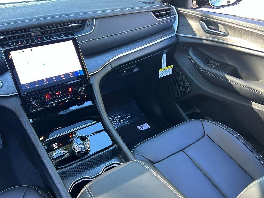 new 2025 Jeep Grand Cherokee car, priced at $44,112