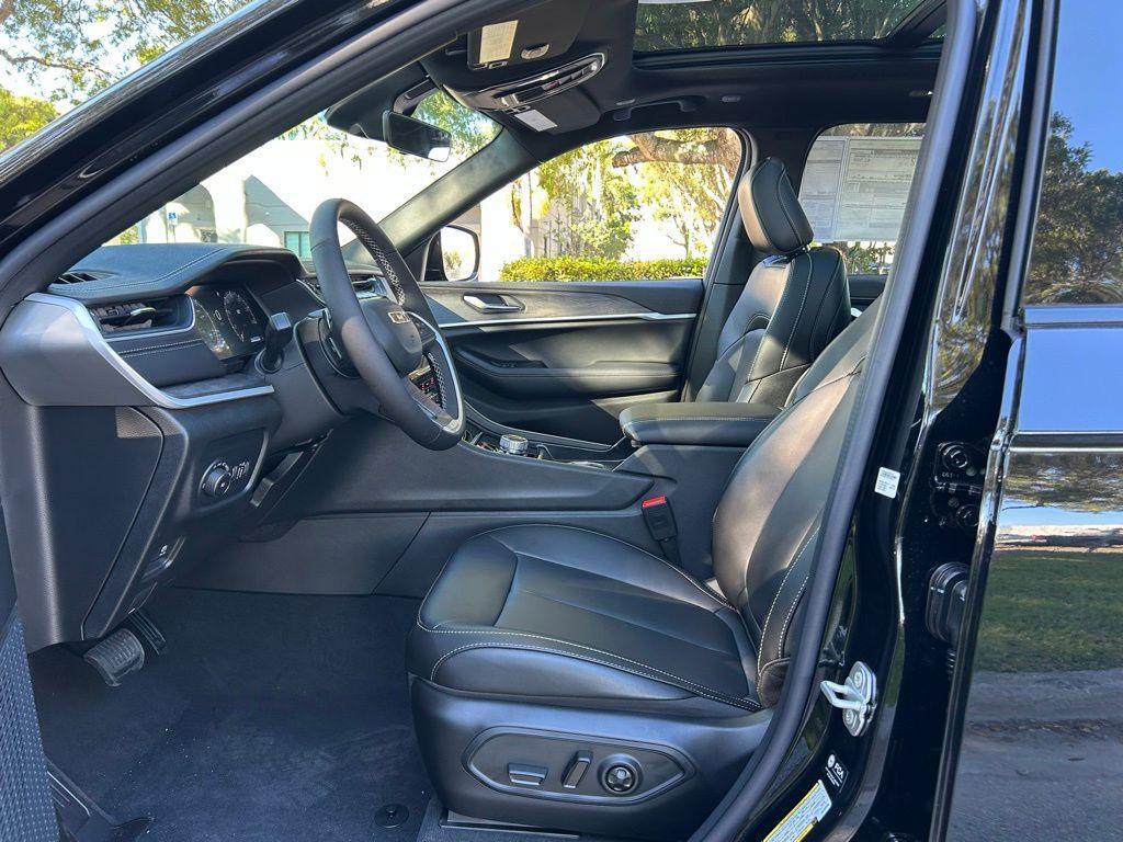 new 2025 Jeep Grand Cherokee car, priced at $44,112