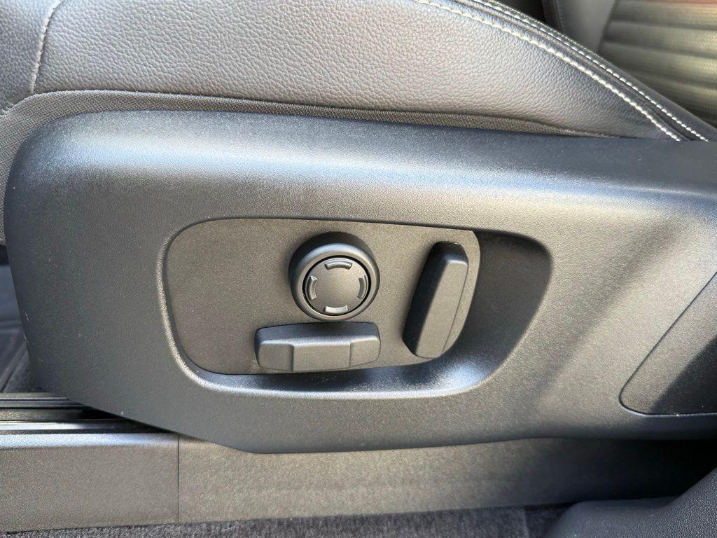 used 2021 Land Rover Discovery car, priced at $26,996