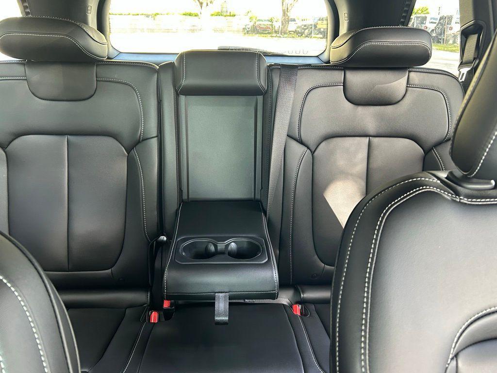 new 2025 Jeep Grand Cherokee car, priced at $40,948