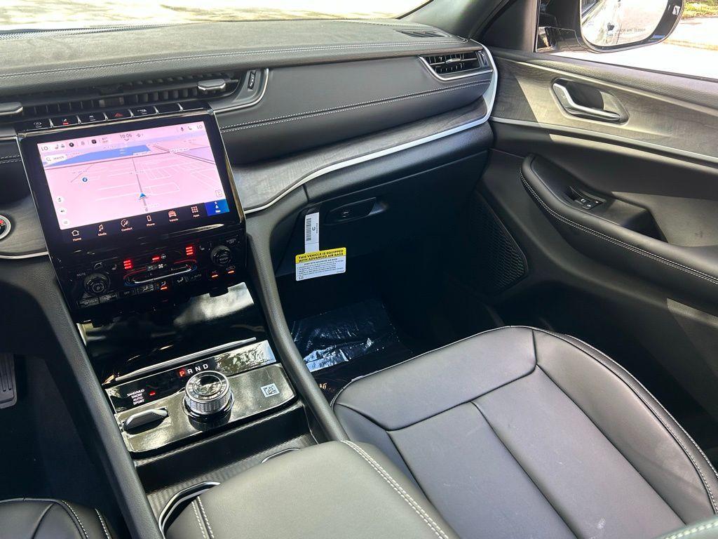 new 2025 Jeep Grand Cherokee car, priced at $40,948