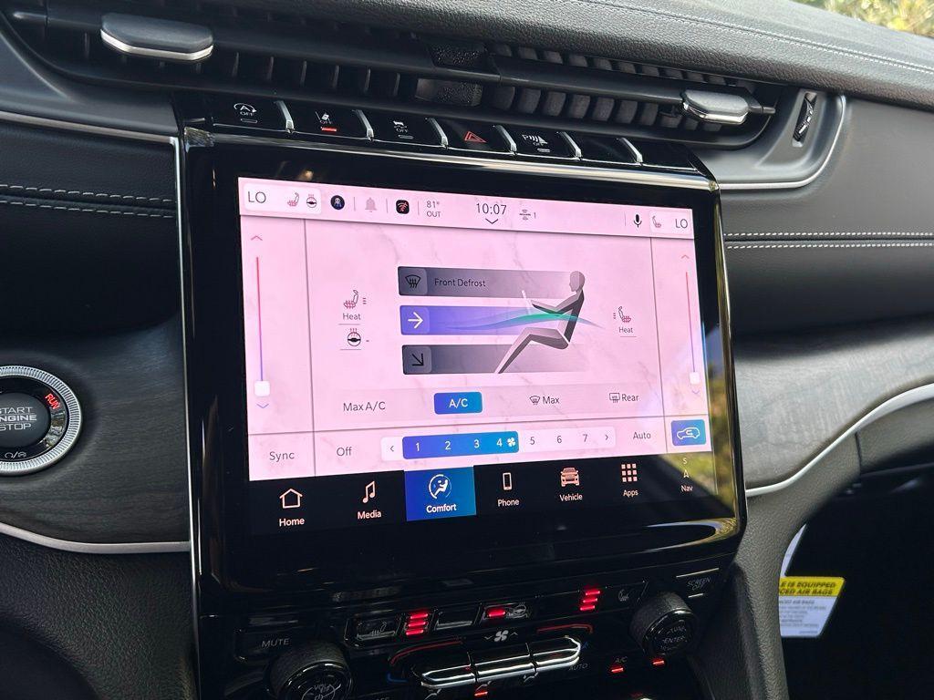 new 2025 Jeep Grand Cherokee car, priced at $40,948