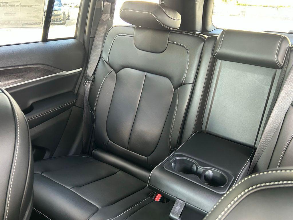 new 2025 Jeep Grand Cherokee car, priced at $40,948