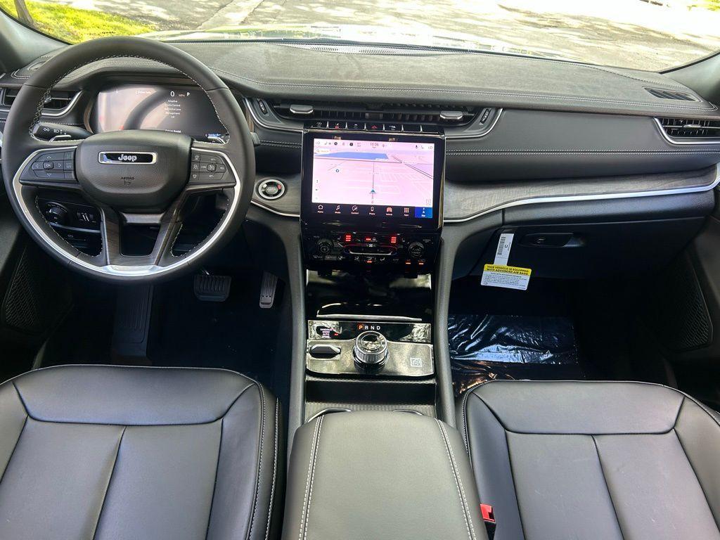 new 2025 Jeep Grand Cherokee car, priced at $40,948