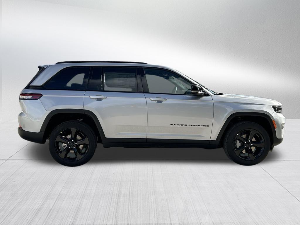 new 2025 Jeep Grand Cherokee car, priced at $40,948