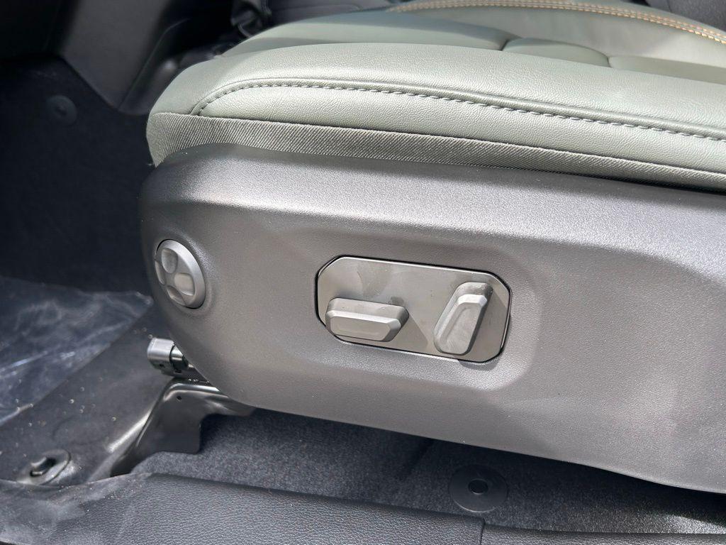 new 2025 Jeep Gladiator car, priced at $52,474