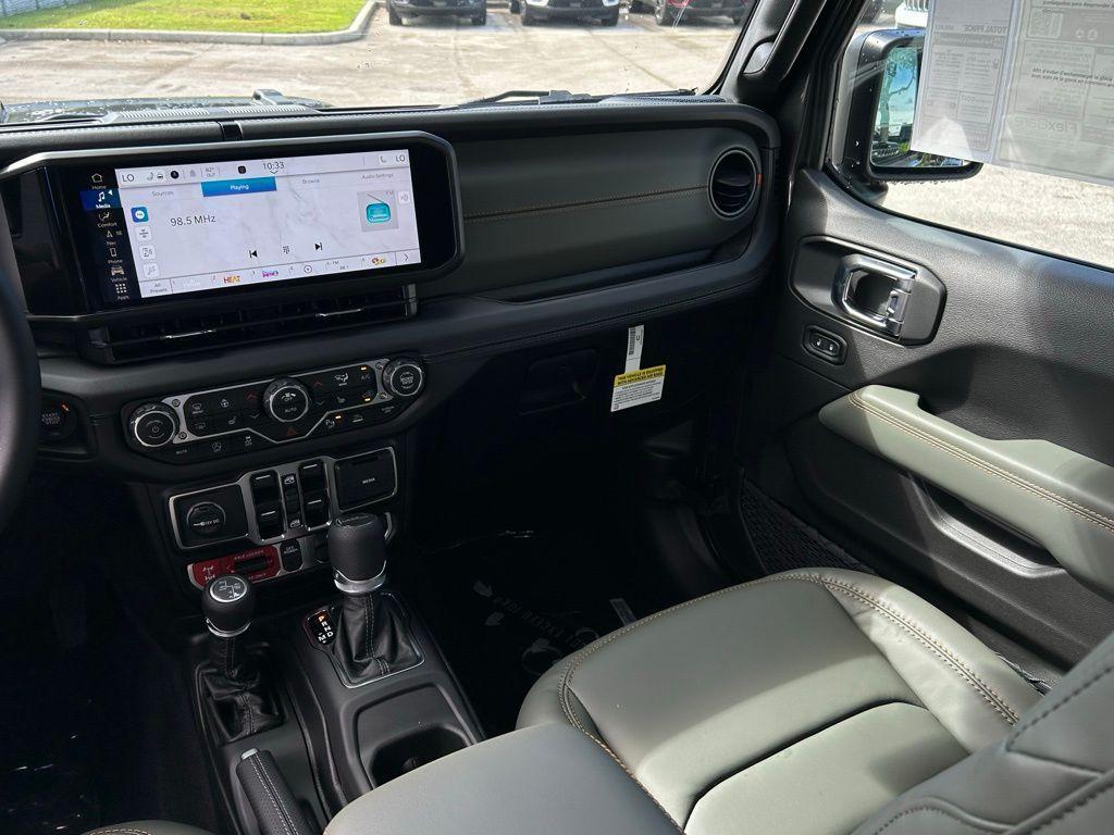 new 2025 Jeep Gladiator car, priced at $52,474