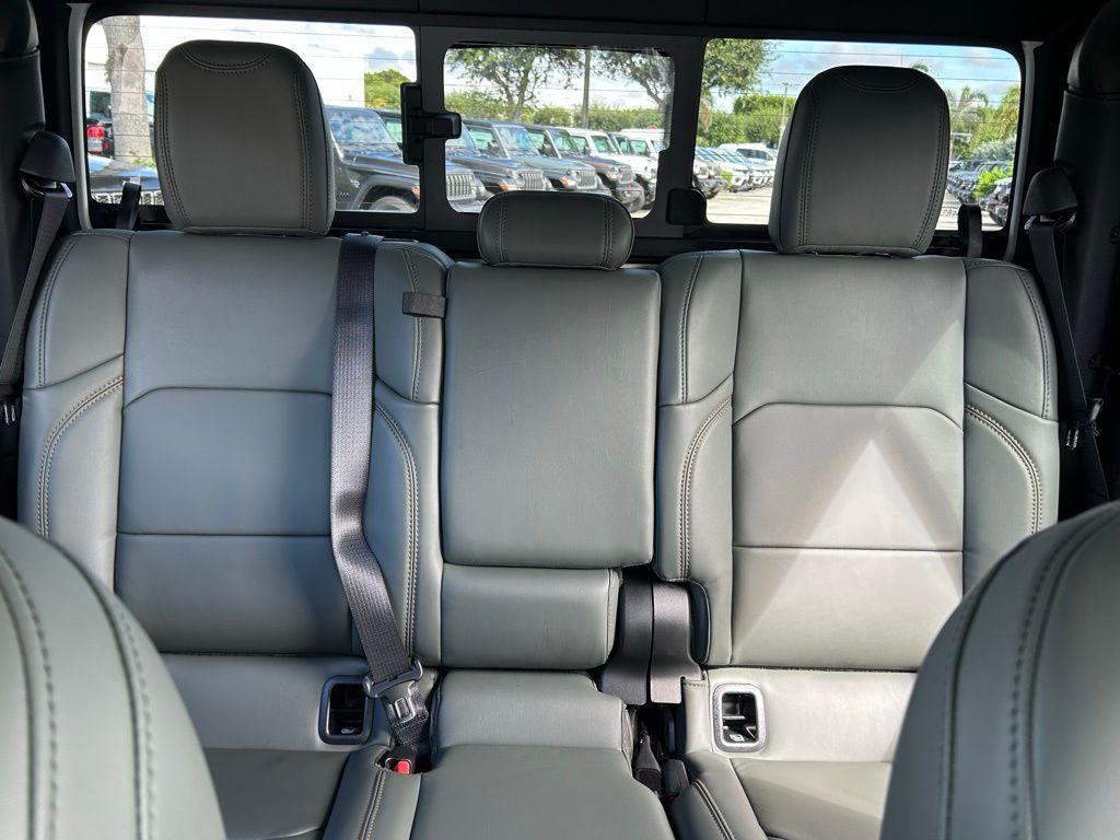 new 2025 Jeep Gladiator car, priced at $52,474