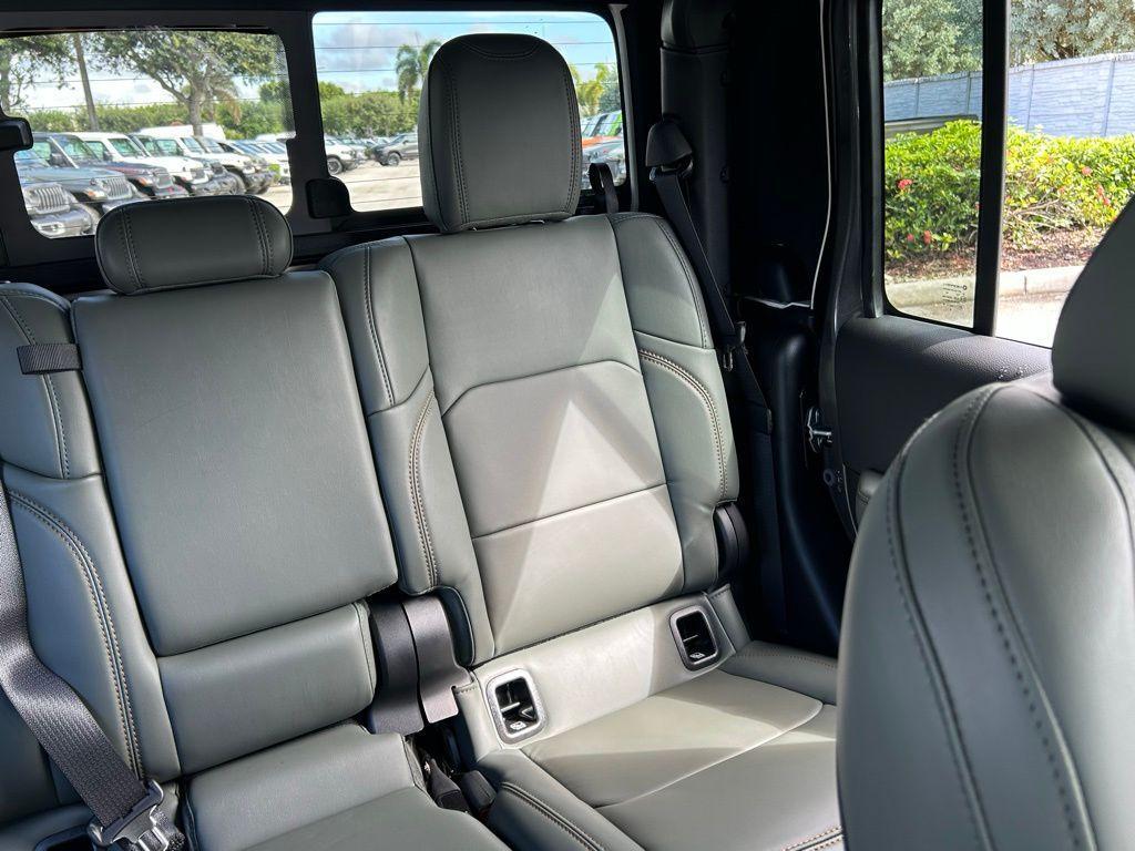 new 2025 Jeep Gladiator car, priced at $52,474