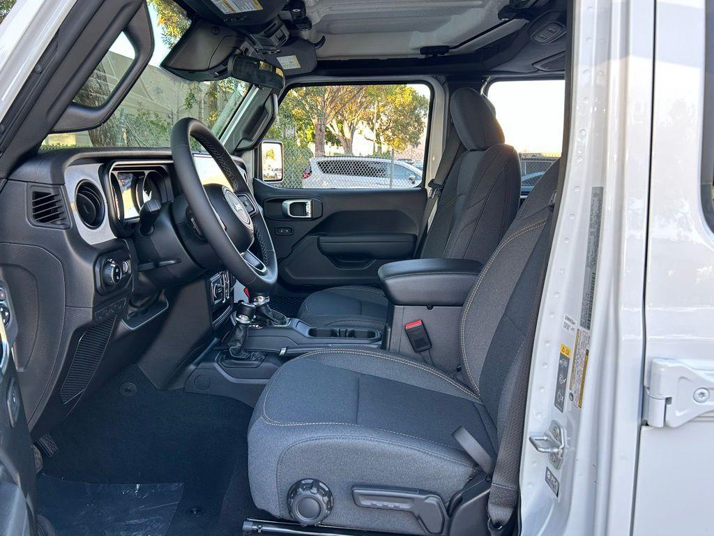 new 2026 Jeep Gladiator car, priced at $44,867