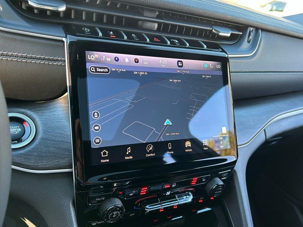 new 2025 Jeep Grand Cherokee car, priced at $44,562