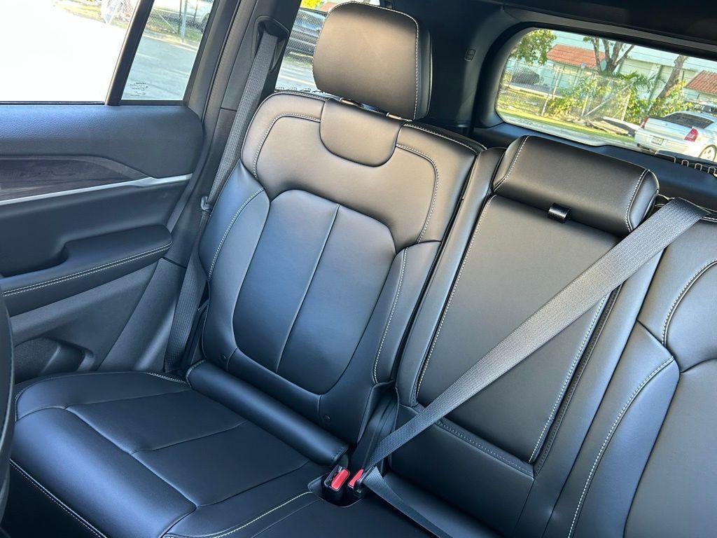 new 2025 Jeep Grand Cherokee car, priced at $44,562