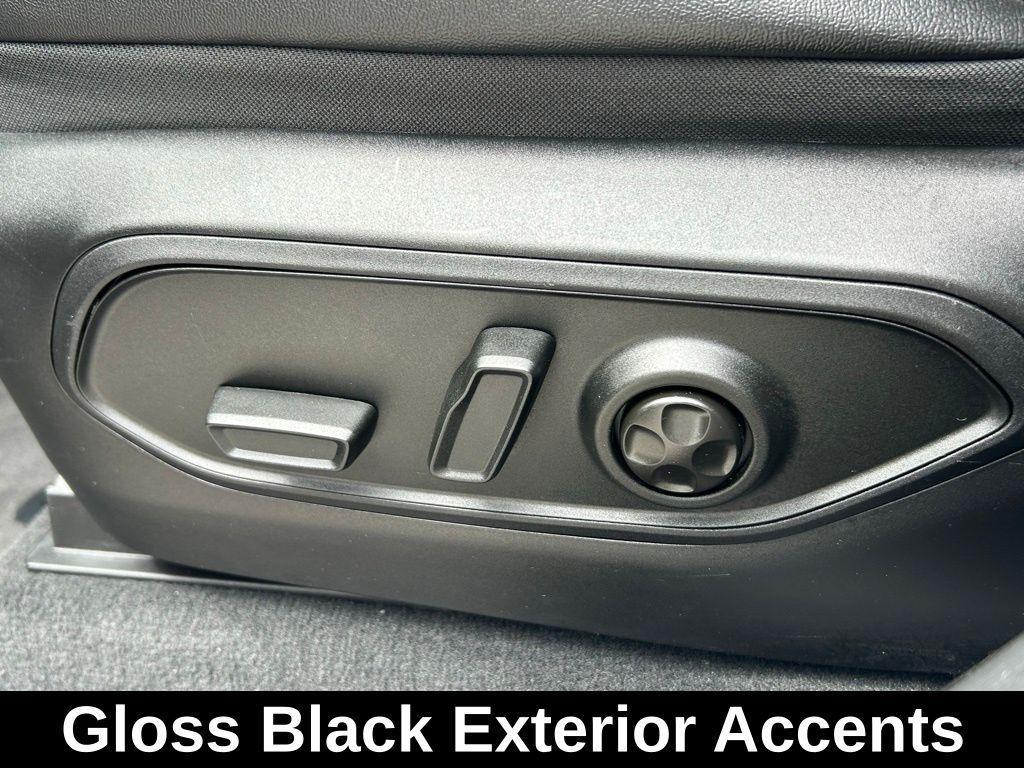 used 2024 Jeep Grand Cherokee car, priced at $29,996