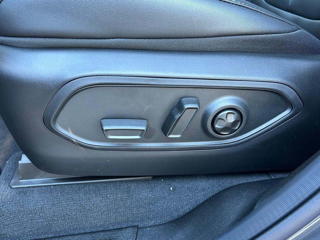 new 2025 Jeep Grand Cherokee car, priced at $44,562