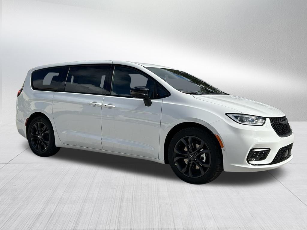 new 2026 Chrysler Pacifica car, priced at $40,945