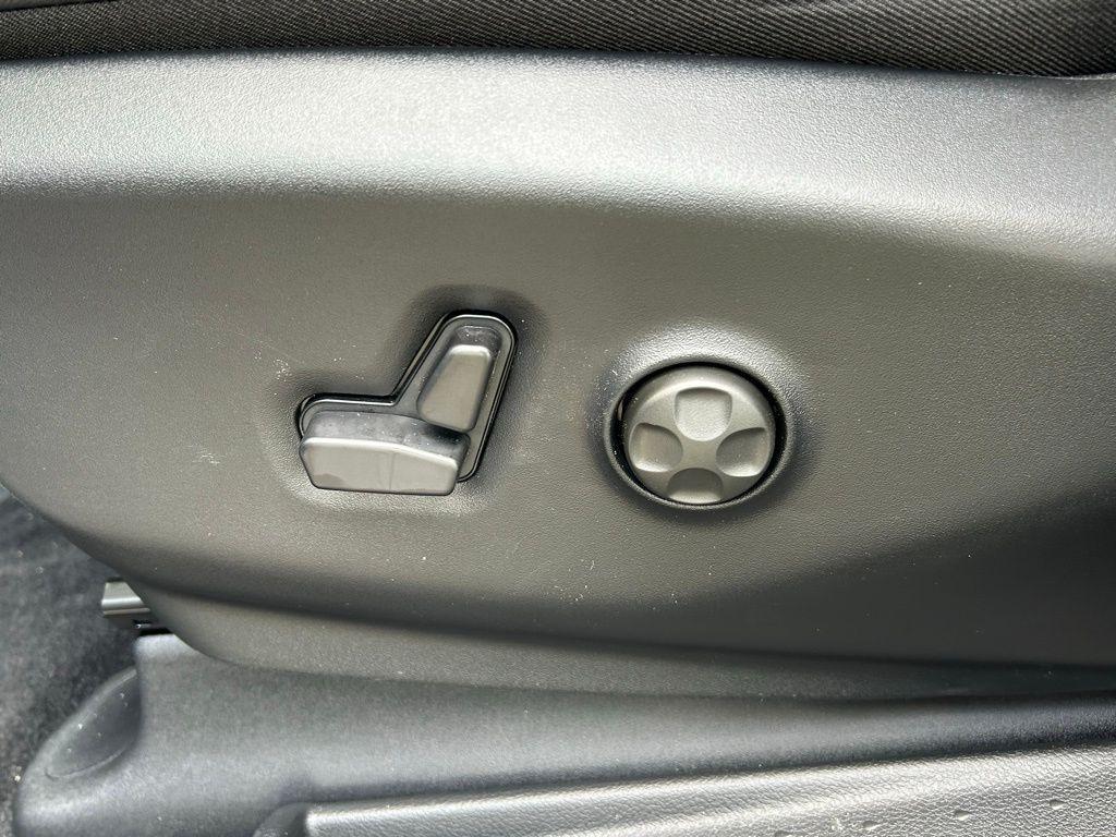 new 2026 Chrysler Pacifica car, priced at $40,945