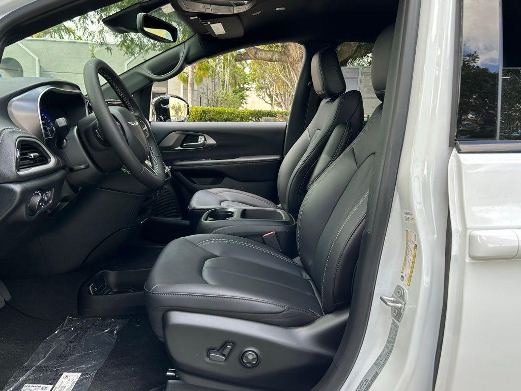new 2026 Chrysler Pacifica car, priced at $40,945