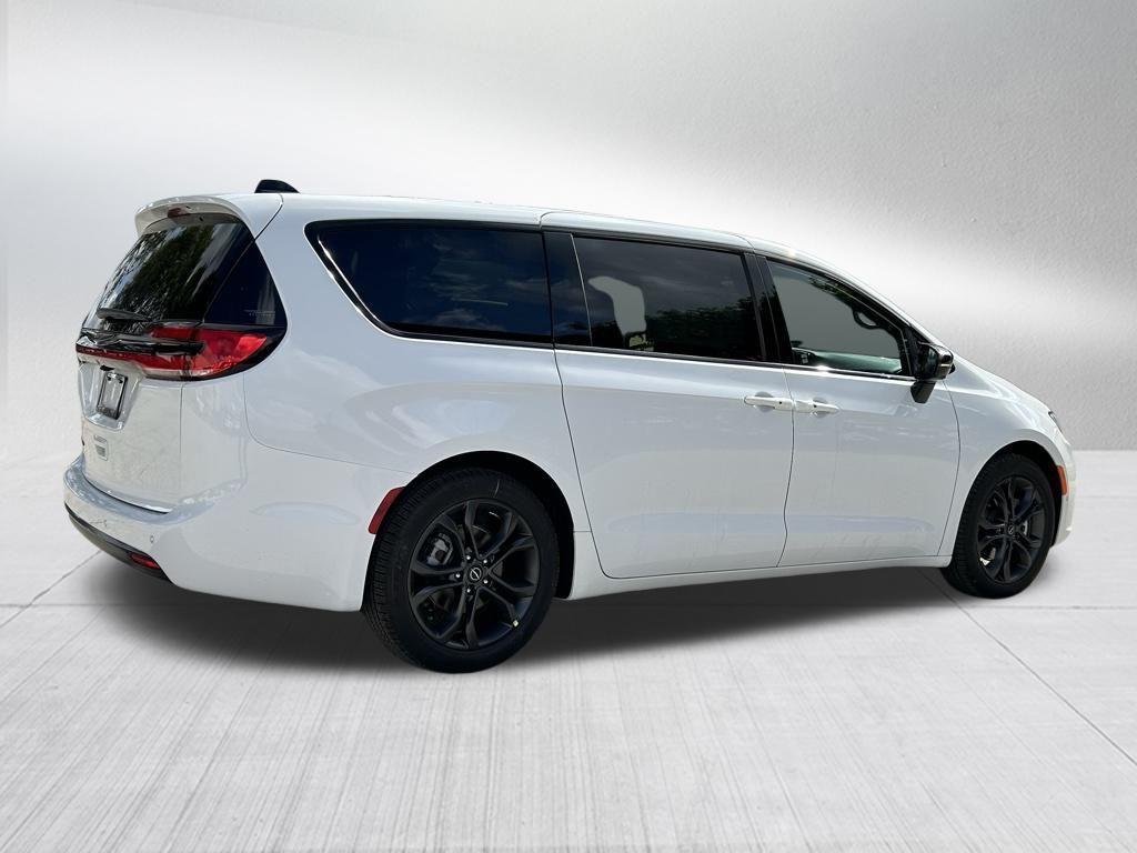 new 2026 Chrysler Pacifica car, priced at $40,945
