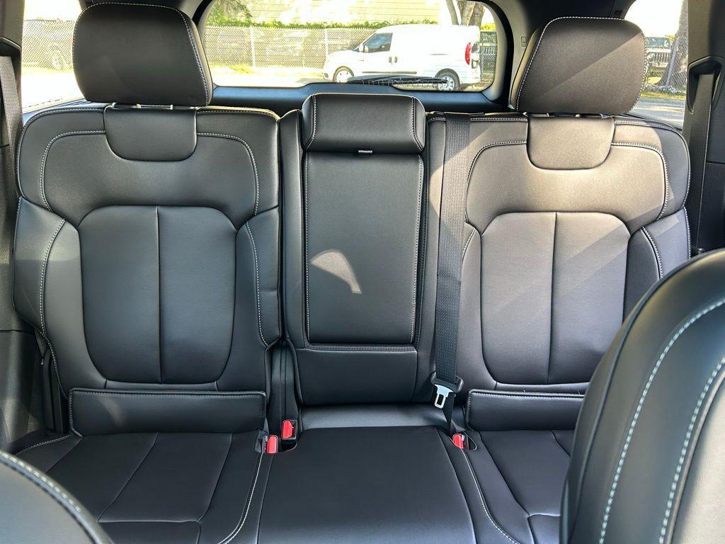 new 2026 Jeep Grand Cherokee car, priced at $46,365